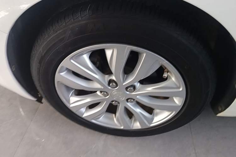 Used Buick GT 2021 Revised Version Flagship 1.5L Automatic Elite Edition Left Front Wheel Hub