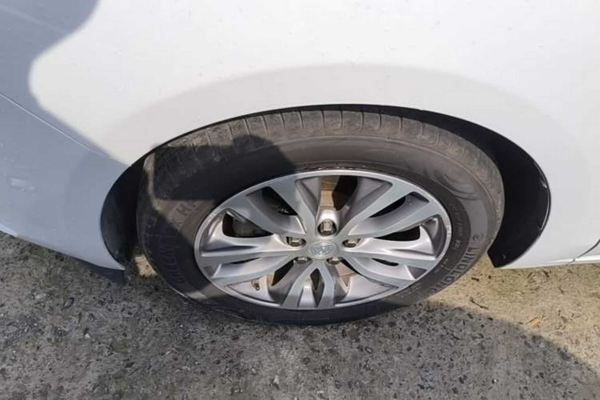 Used Buick GT 2021 1.3T Automatic Mild Hybrid Elite Version Left Front Wheel Hub