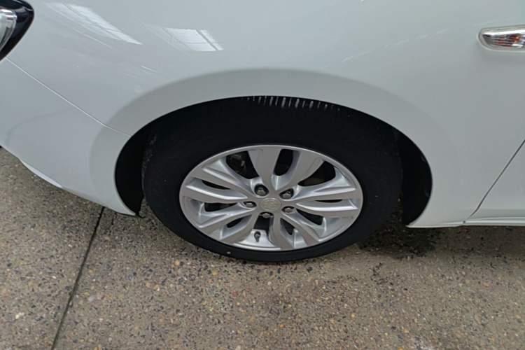 Used Buick GT 2021 Revised Version Flagship 1.5L Automatic Elite Edition Left Front Wheel Hub