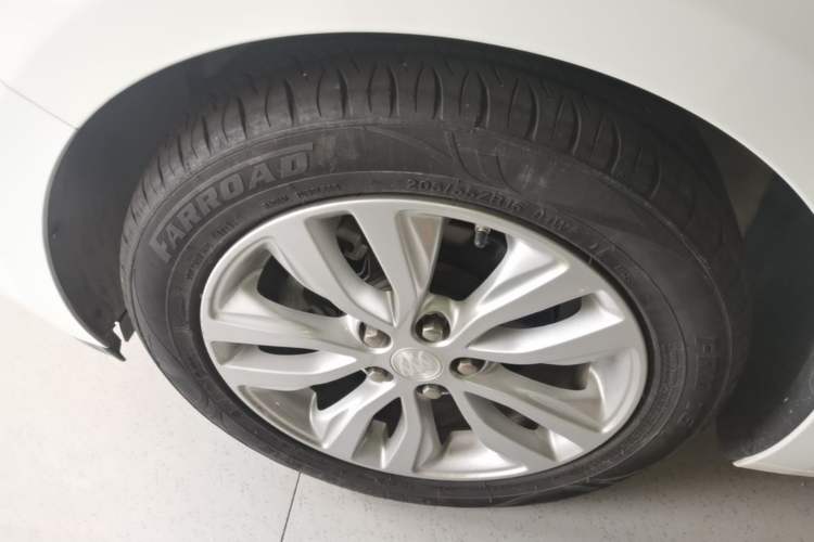 Used Buick GT 2021 Revised Version Flagship 1.5L Automatic Elite Edition Left Front Wheel Hub