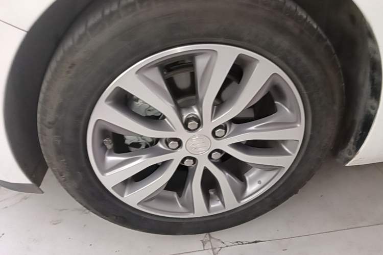 Used Buick GT 2021 1.3T Automatic Mild Hybrid Elite Version Left Front Wheel Hub