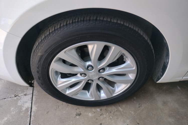 Used Buick GT 2021 Revised Version Flagship 1.5L Automatic Elite Edition Left Front Wheel Hub