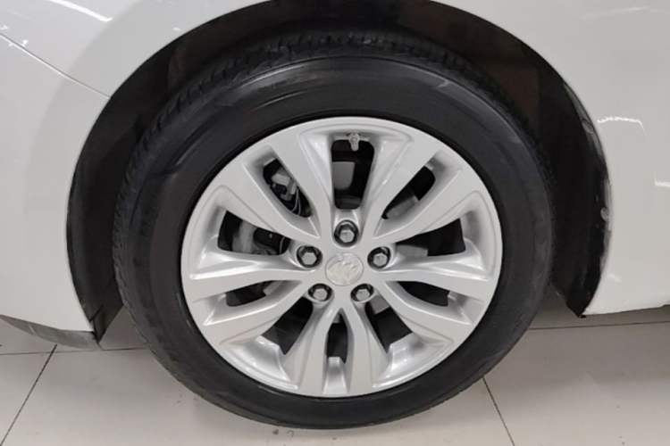 Used Buick GT 2021 Revised Version Flagship 1.5L Automatic Elite Edition Left Front Wheel Hub