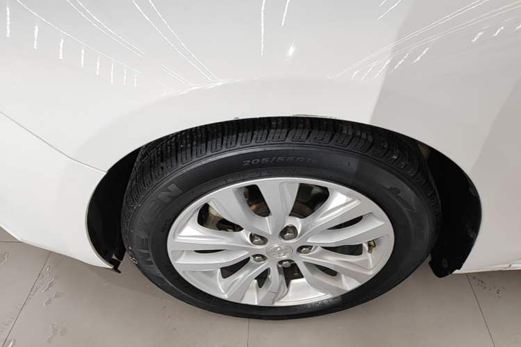 Used Buick GT 2021 Revised Version Flagship 1.5L Automatic Elite Edition Left Front Wheel Hub