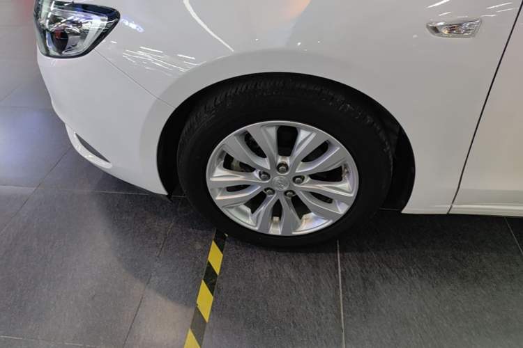 Used Buick GT 2021 Revised Version Flagship 1.5L Automatic Elite Edition Left Front Wheel Hub