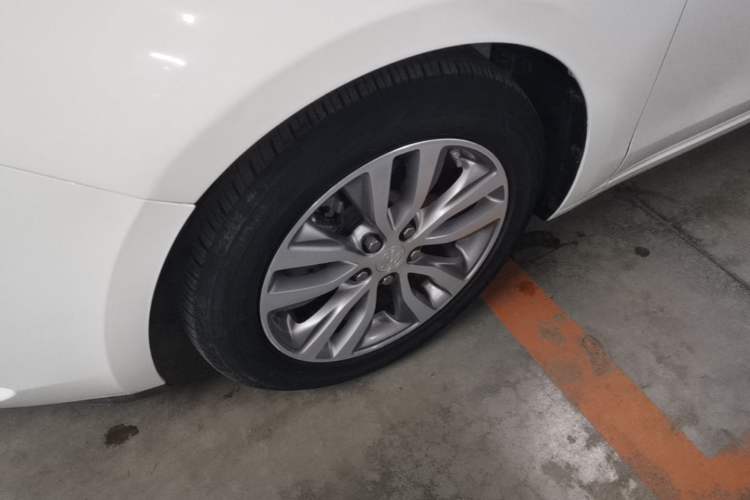 Used Buick GT 2021 Revised Version 1.3T Automatic Mild Hybrid Elite Edition Left Front Wheel Hub