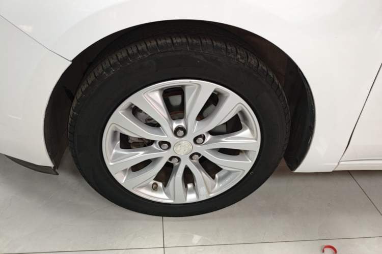 Used Buick GT 2021 Revised Version Flagship 1.5L Automatic Entry-Level Trim Left Front Wheel Hub