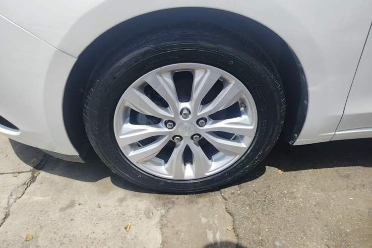 Used Buick GT 2021 Revised Version Flagship 1.5L Automatic Elite Edition Left Front Wheel Hub