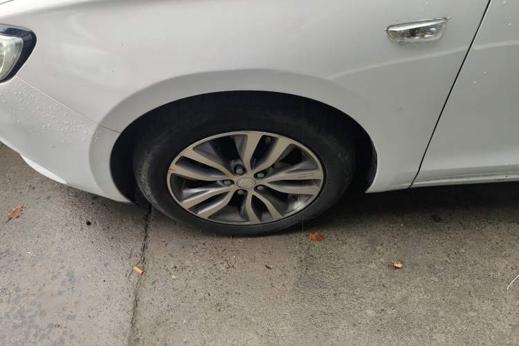 Used Buick GT 2021 Revised Version 1.3T Automatic Mild Hybrid Elite Edition Left Front Wheel Hub
