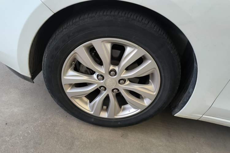 Used Buick GT 2021 Revised Version Flagship 1.5L Automatic Elite Edition Left Front Wheel Hub