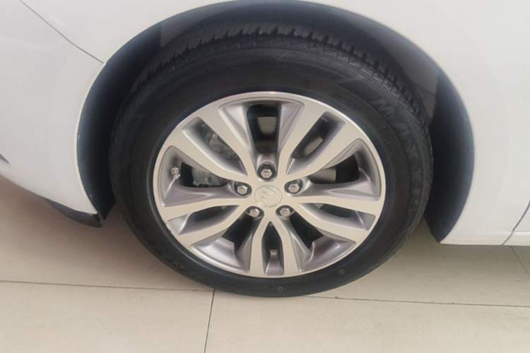 Used Buick GT 2021 Revised Version 1.3T Automatic Mild Hybrid Elite Edition Left Front Wheel Hub
