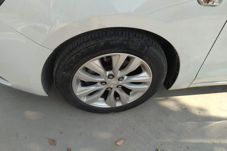 Used Buick GT 2021 Revised Version Flagship 1.5L Automatic Elite Edition Left Front Wheel Hub
