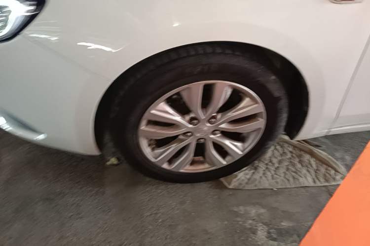 Used Buick GT 2021 Revised Version Flagship 1.5L Automatic Entry-Level Trim Left Front Wheel Hub