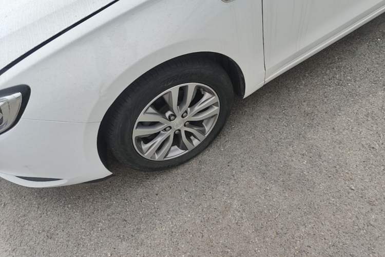 Used Buick GT 2021 Revised Version 1.3T Automatic Mild Hybrid Elite Edition Left Front Wheel Hub