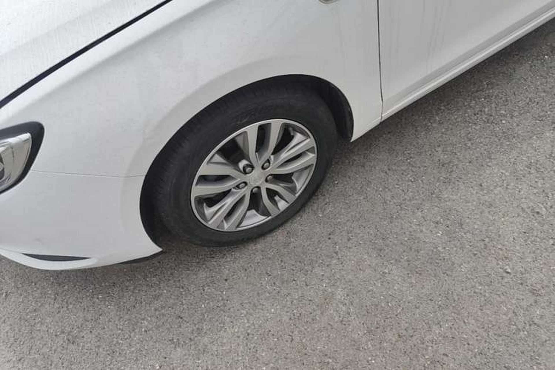 Used Buick GT 2021 Revised Version 1.3T Automatic Mild Hybrid Elite Edition Left Front Wheel Hub