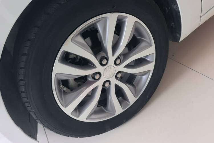 Used Buick GT 2021 1.3T Automatic Mild Hybrid Elite Version Left Front Wheel Hub