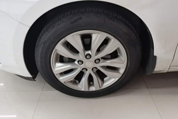 Used Buick GT 2021 Revised Version Flagship 1.5L Automatic Elite Edition Left Front Wheel Hub