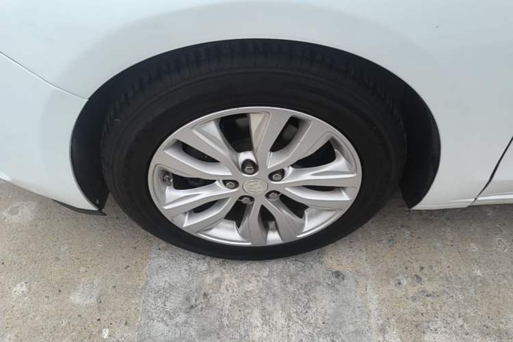 Used Buick GT 2021 Revised Version Flagship 1.5L Automatic Elite Edition Left Front Wheel Hub