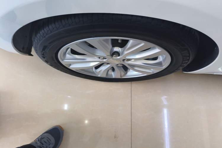 Used Buick GT 2021 Revised Version Flagship 1.5L Automatic Elite Edition Left Front Wheel Hub