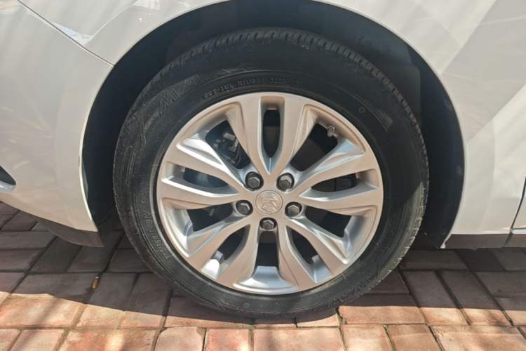 Used Buick GT 2021 Revised Version Flagship 1.5L Automatic Elite Edition Left Front Wheel Hub
