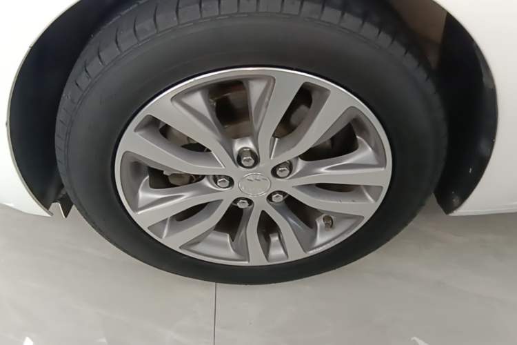 Used Buick GT 2021 Revised Version 1.3T Automatic Mild Hybrid Elite Edition Left Front Wheel Hub