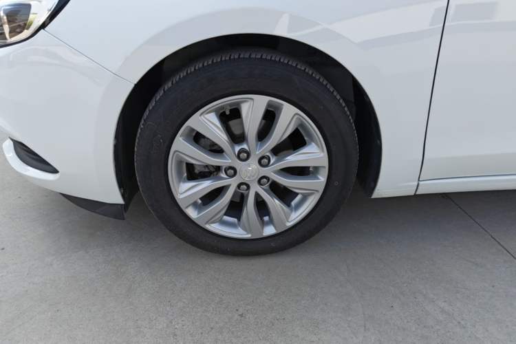 Used Buick GT 2021 Revised Version Flagship 1.5L Automatic Entry-Level Trim Left Front Wheel Hub