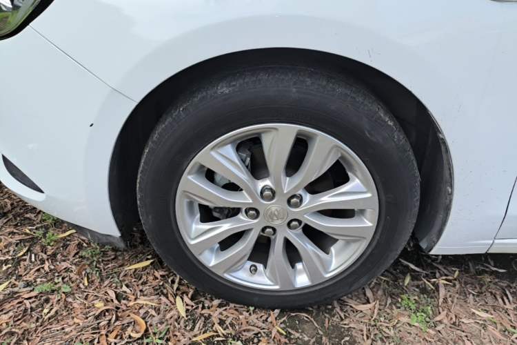 Used Buick GT 2021 Revised Version Flagship 1.5L Automatic Elite Edition Left Front Wheel Hub