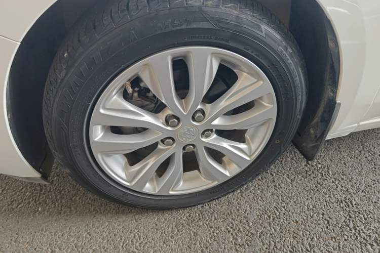Used Buick GT 2021 Revised Version Flagship 1.5L Automatic Entry-Level Trim Left Front Wheel Hub