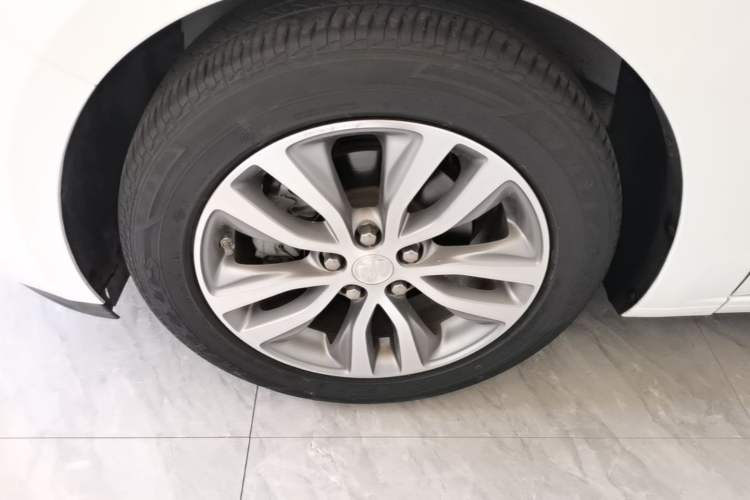Used Buick GT 2021 Revised Version 1.3T Automatic Mild Hybrid Elite Edition Left Front Wheel Hub
