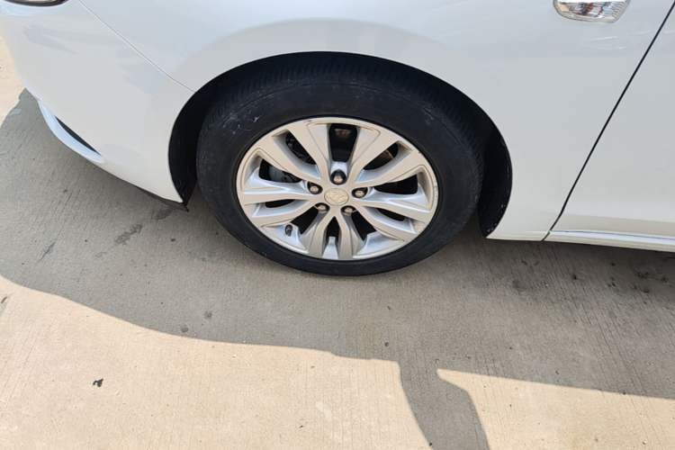 Used Buick GT 2021 Revised Version Flagship 1.5L Automatic Elite Edition Left Front Wheel Hub