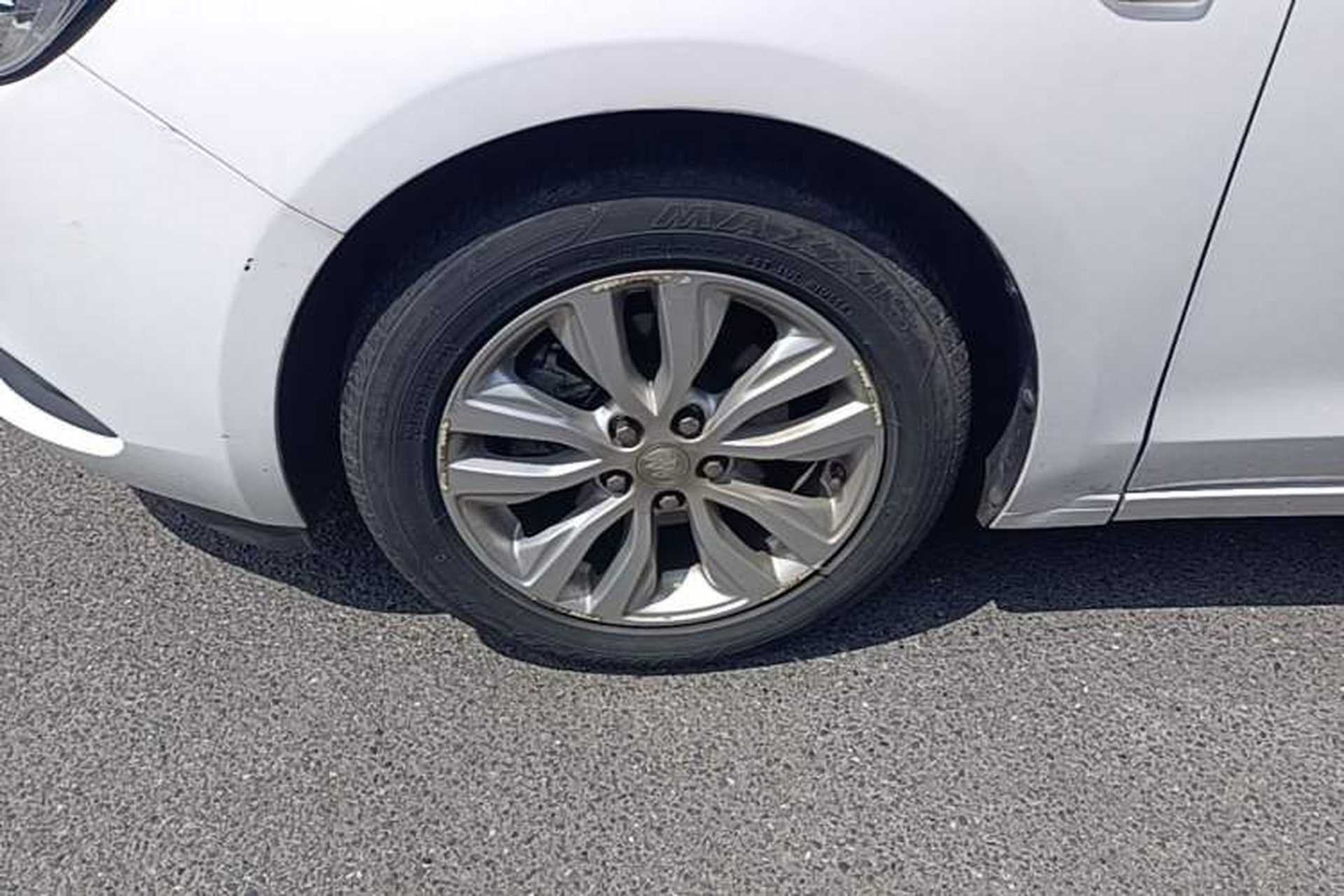 Used Buick GT 2021 Revised Version Flagship 1.5L Automatic Elite Edition Left Front Wheel Hub