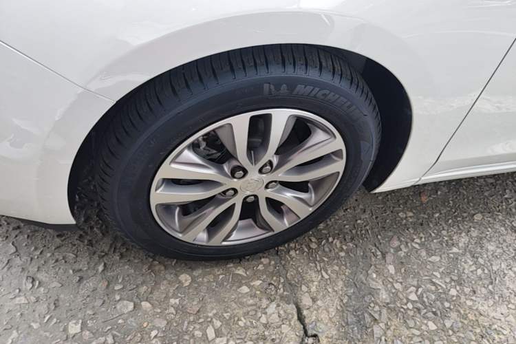 Used Buick GT 2021 Revised Version 1.3T Automatic Mild Hybrid Elite Edition Left Front Wheel Hub