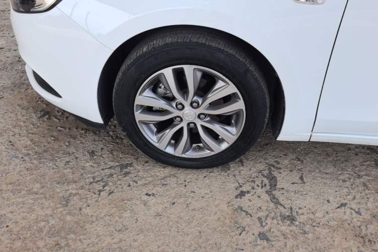 Used Buick GT 2021 Revised Version 1.3T Automatic Mild Hybrid Elite Edition Left Front Wheel Hub