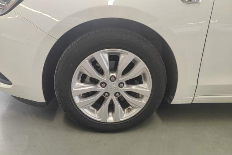 Used Buick GT 2021 Revised Version Flagship 1.5L Automatic Entry-Level Trim Left Front Wheel Hub