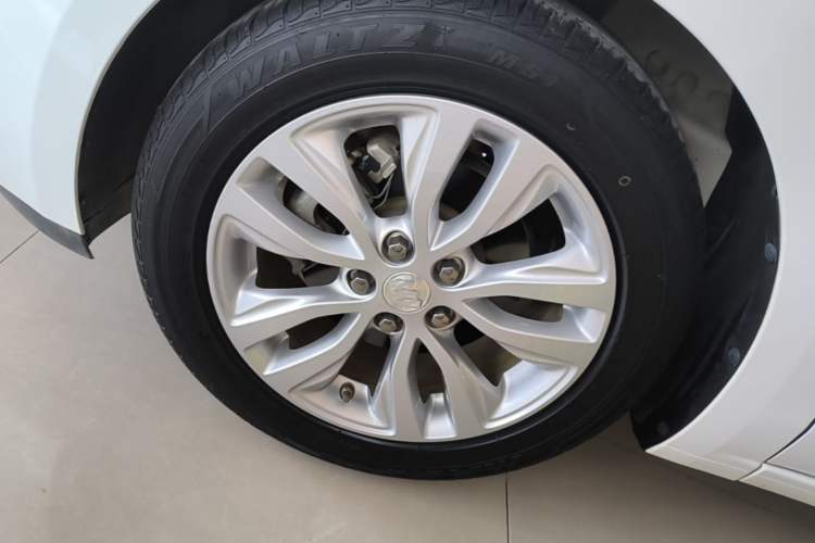 Used Buick GT 2021 Revised Version Flagship 1.5L Automatic Elite Edition Left Front Wheel Hub