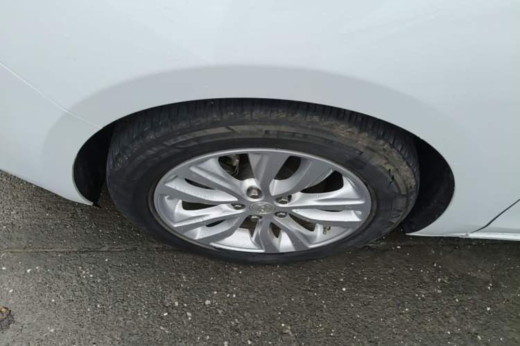 Used Buick GT 2021 Revised Version Flagship 1.5L Automatic Entry-Level Trim Left Front Wheel Hub