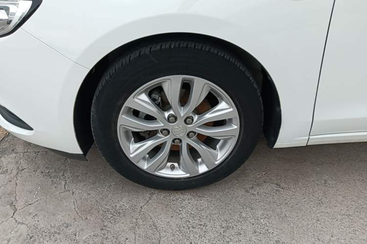 Used Buick GT 2021 Revised Version Flagship 1.5L Automatic Elite Edition Left Front Wheel Hub