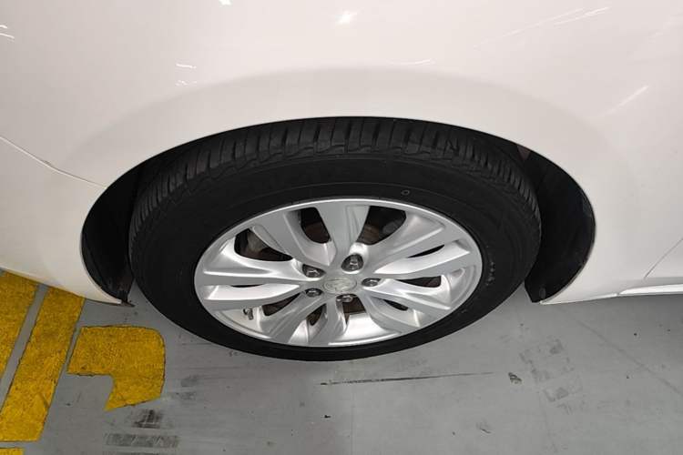 Used Buick GT 2021 Revised Version Flagship 1.5L Automatic Elite Edition Left Front Wheel Hub
