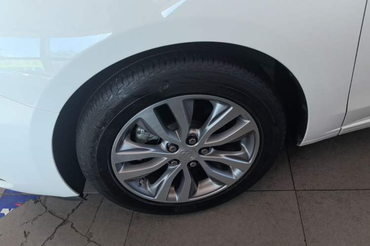 Used Buick GT 2021 Revised Version 1.3T Automatic Mild Hybrid Elite Edition Left Front Wheel Hub