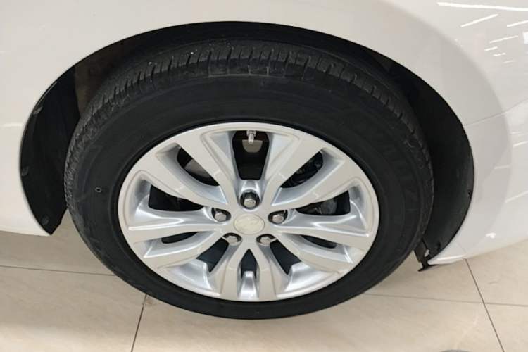Used Buick GT 2021 Revised Version Flagship 1.5L Automatic Elite Edition Left Front Wheel Hub