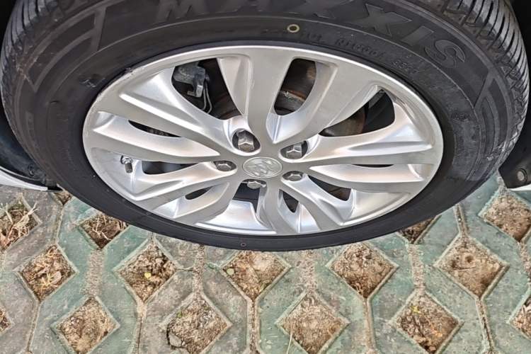 Used Buick GT 2021 Revised Version Flagship 1.5L Automatic Elite Edition Left Front Wheel Hub