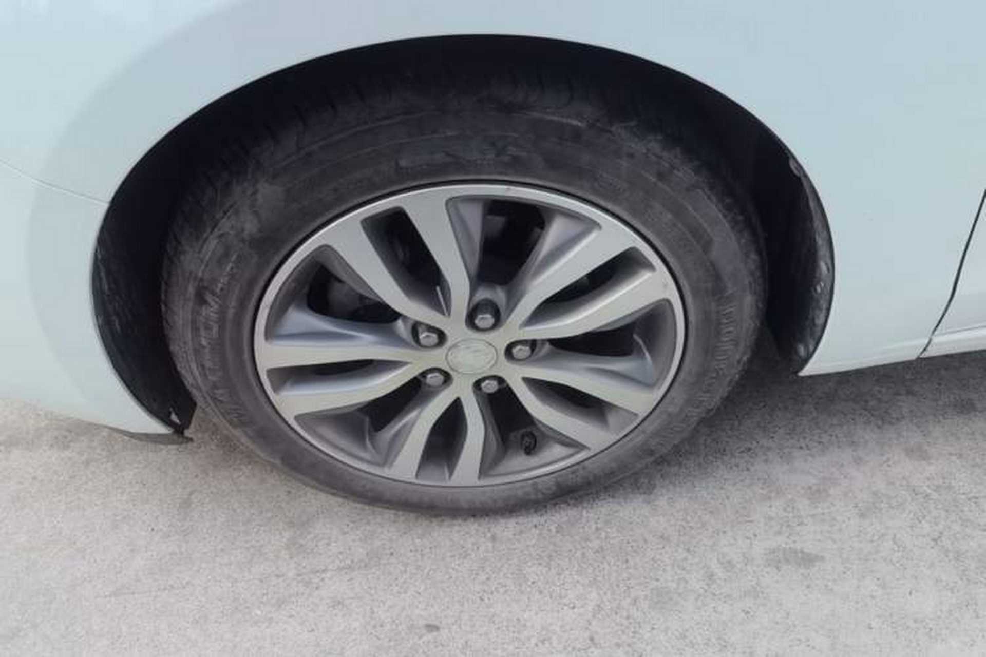 Used Buick GT 2021 1.3T Automatic Mild Hybrid Elite Version Left Front Wheel Hub