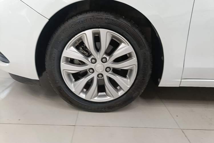 Used Buick GT 2021 1.3T Automatic Mild Hybrid Entry Model Left Front Wheel Hub