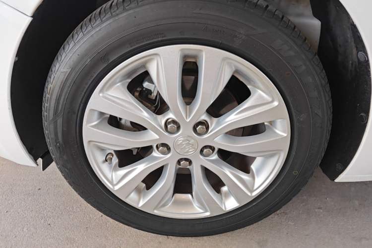 Used Buick GT 2021 Revised Version Flagship 1.5L Automatic Elite Edition Left Front Wheel Hub