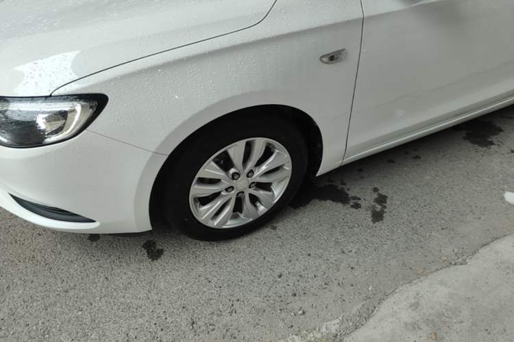 Used Buick GT 2021 Revised Version Flagship 1.5L Automatic Elite Edition Left Front Wheel Hub