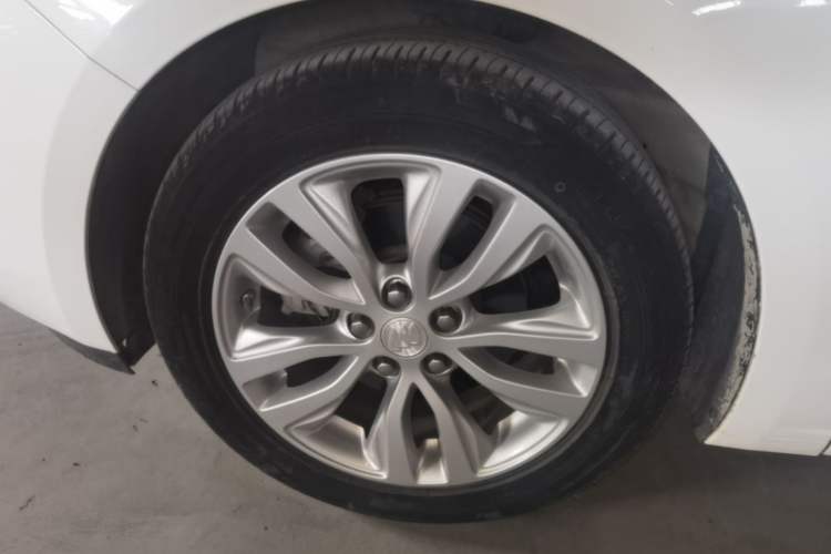 Used Buick GT 2021 Revised Version Flagship 1.5L Automatic Elite Edition Left Front Wheel Hub
