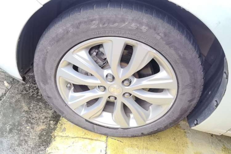 Used Buick GT 2021 Revised Version Flagship 1.5L Automatic Elite Edition Left Front Wheel Hub