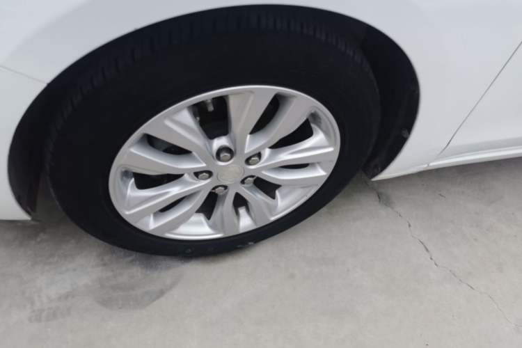 Used Buick GT 2021 Revised Version Flagship 1.5L Automatic Elite Edition Left Front Wheel Hub