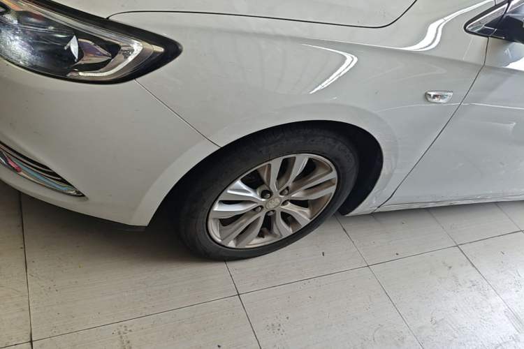 Used Buick GT 2021 Revised Version Flagship 1.5L Automatic Elite Edition Left Front Wheel Hub
