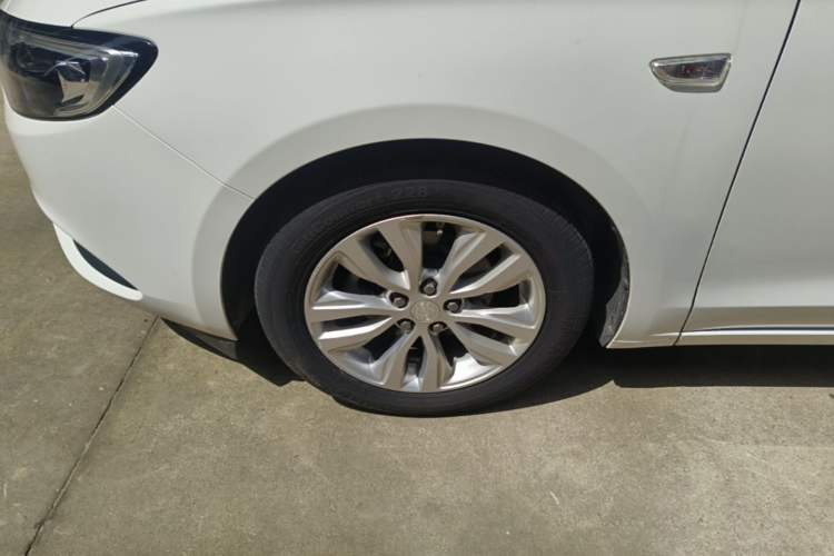 Used Buick GT 2021 Revised Version Flagship 1.5L Automatic Elite Edition Left Front Wheel Hub